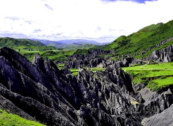 墨石？甘孜還藏著這樣的地質公園