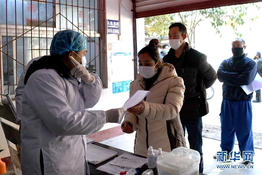 （抓好經(jīng)濟(jì)發(fā)展 應(yīng)對(duì)復(fù)雜局面·圖文互動(dòng)）（3）2500萬(wàn)農(nóng)民工如何安全返崗？——農(nóng)民工大省四川復(fù)工觀察