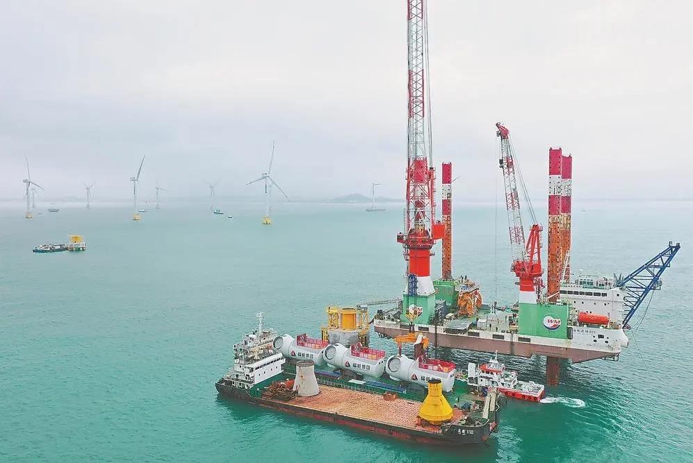 福能集團曾是“一煤獨大”的老國企，近年來積極轉(zhuǎn)型，布局新能源、新材料、醫(yī)療健康等領(lǐng)域。圖為福能集團三川海上風(fēng)電項目。（資料圖片）